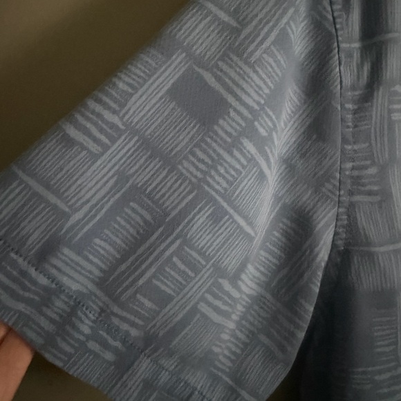 Tommy Bahama Light Blue 75% silk pattered button up beach shirt size medium - Picture 7 of 14